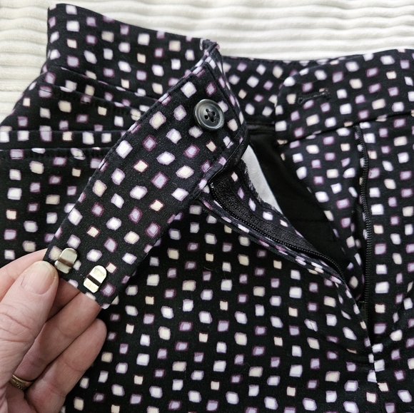 White House Black Market Polka Dot Women's Shorts. Size 4 - Picture 3 of 9